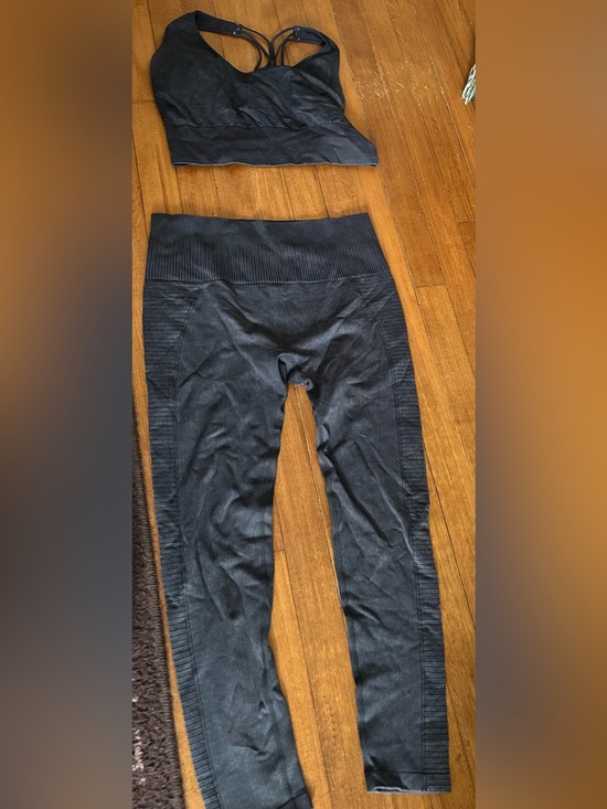 Mono B Pants - Mono B Set: Ribbed Side Seamless Leggings and Sports Bra size large